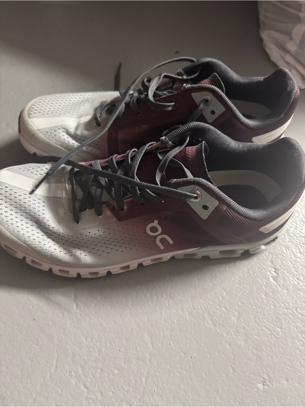 On Running Cloudswift Women's Running Shoes in Maroon and White - Picture 2 of 5